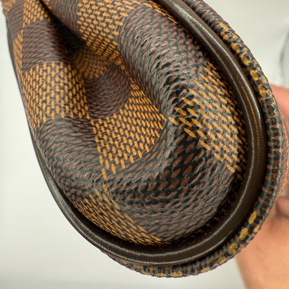 Louis Vuitton Eva Clutch in Damier Ebene - Picture 13 of 16